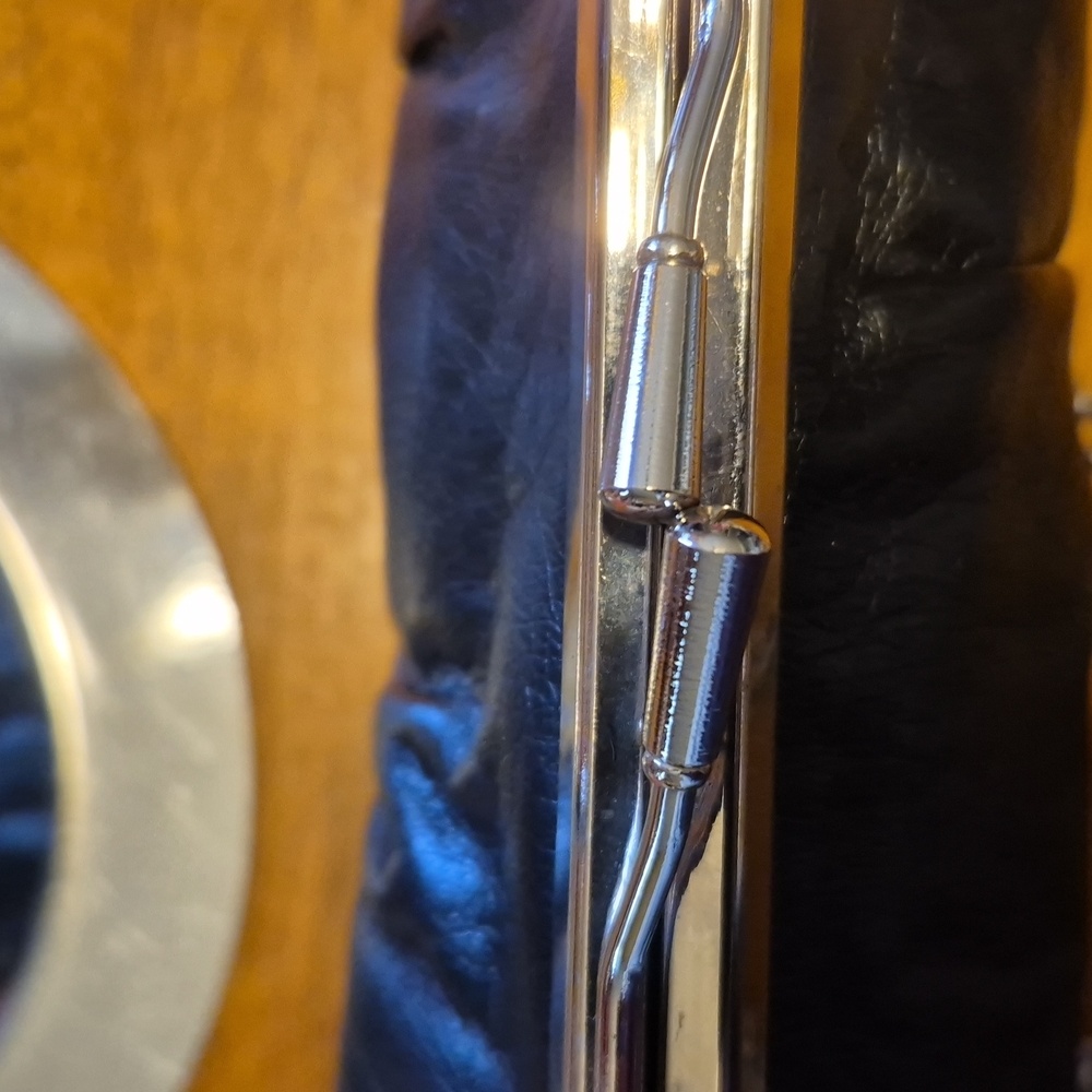 EUC LEATHER CROSSBODY BAG. - Picture 7 of 10